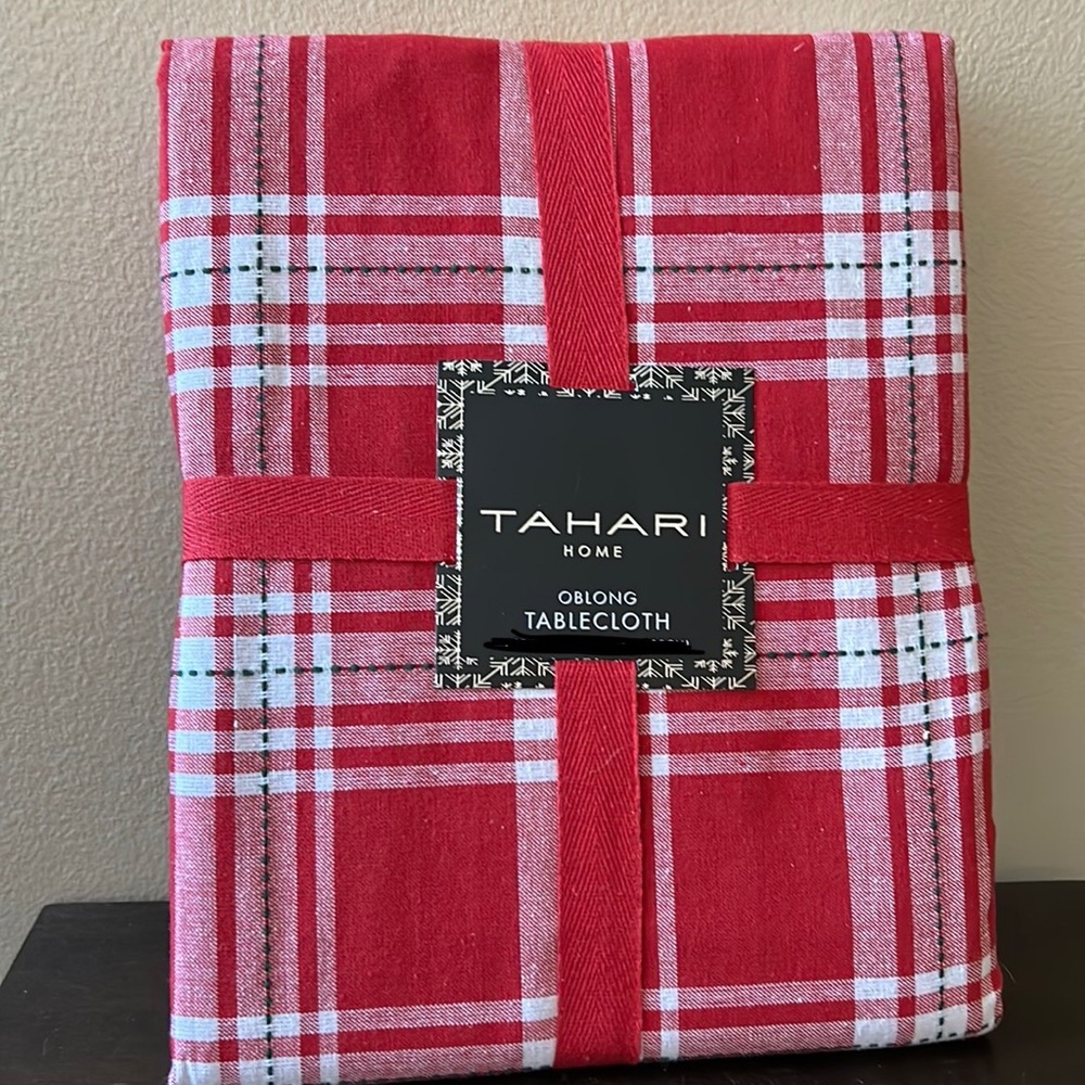 Tahari  Plaid Print Tablecloth Holiday Christmas 60”x 84” Cotton Red White